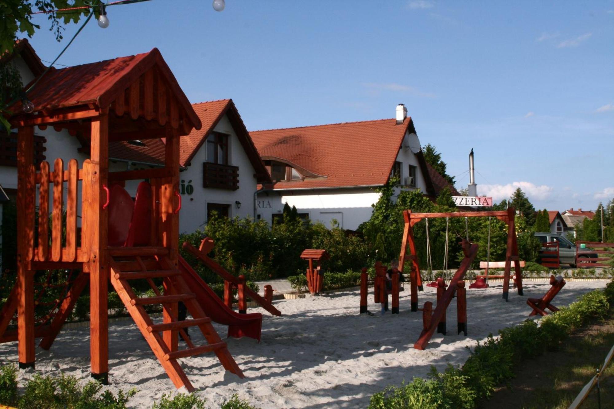 Tornacos Hotel - Hegykő Eksteriør bilde